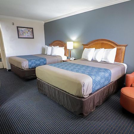 University Inn & Suites San Antonio Esterno foto