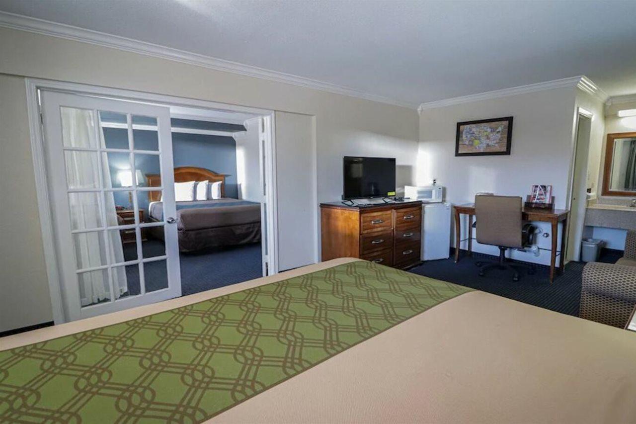 University Inn & Suites San Antonio Esterno foto