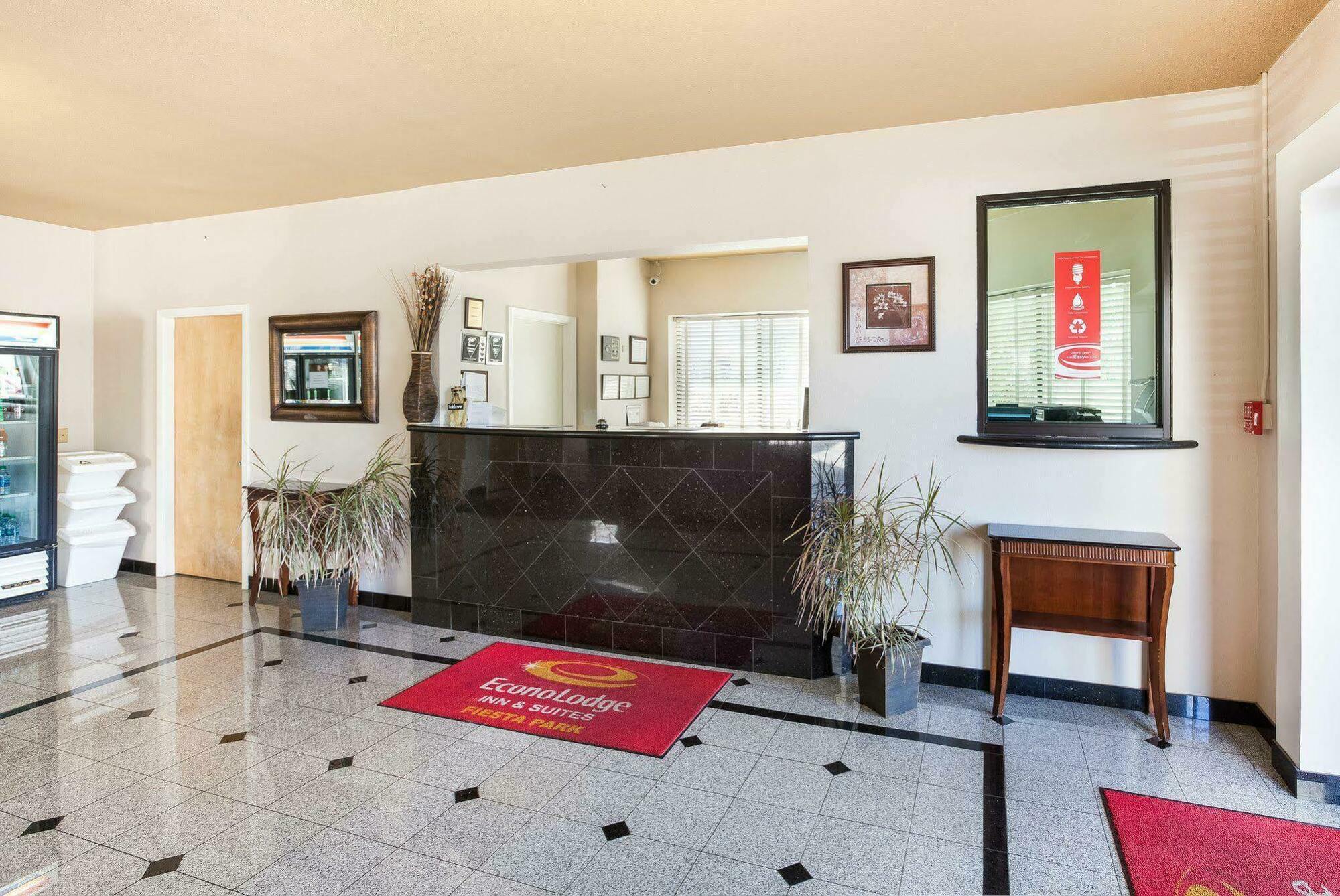 University Inn & Suites San Antonio Esterno foto