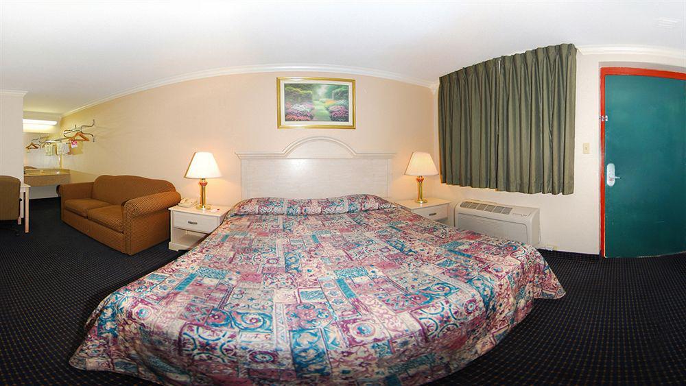 University Inn & Suites San Antonio Esterno foto