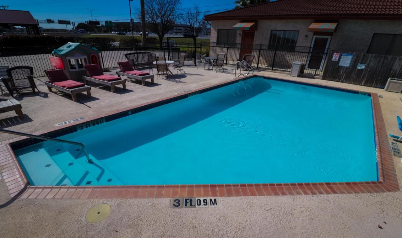 University Inn & Suites San Antonio Esterno foto