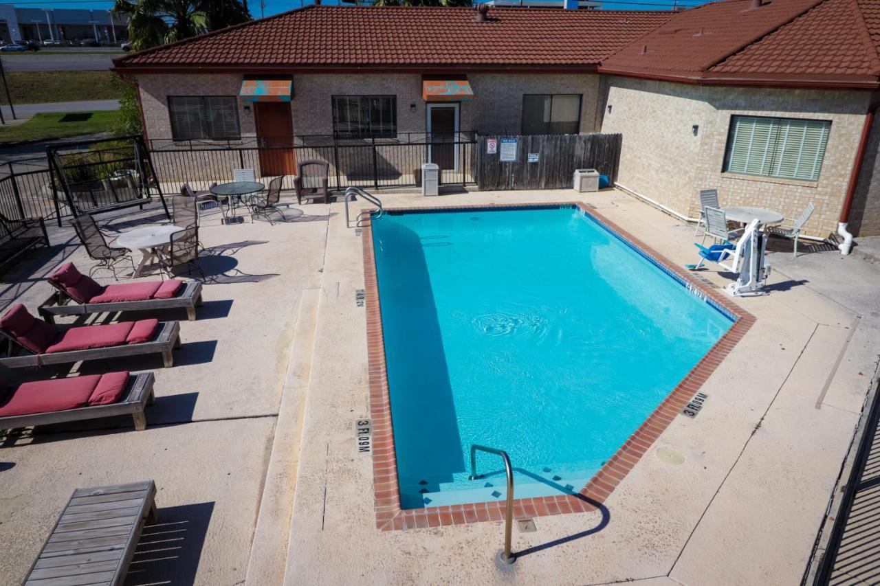 University Inn & Suites San Antonio Esterno foto